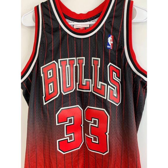 Mitchell & Ness 1995-96 Scottie Pippen Bulls Throwback Jersey Large New - Picture 8 of 8